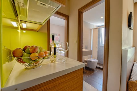 32-inch flat-screen TV with digital channels, TV