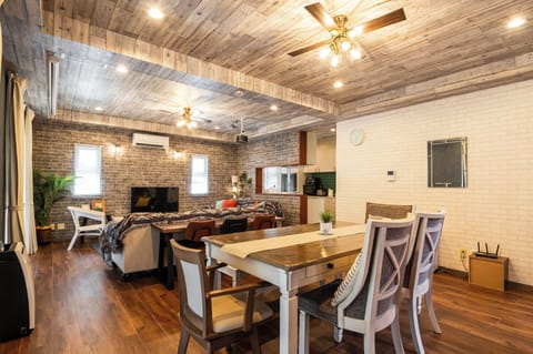 Villa | In-room dining