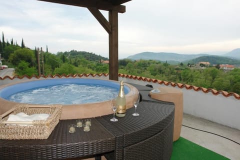 Spa tub