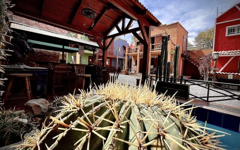 34-inch Smart TV with digital channels, TV, Netflix