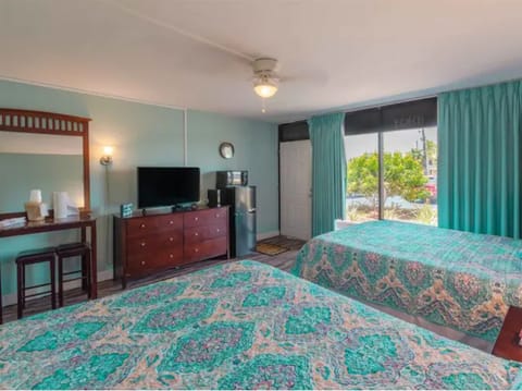 Cozy efficiency with 2 queen beds and lots of extras for a great vacation