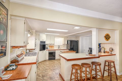 Grab a bar stool and enjoy everything there is about good food and drinks! 