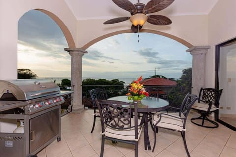 Sunrise 48, a Stunning ocean view penthouse condo in the heart of Tamarindo!