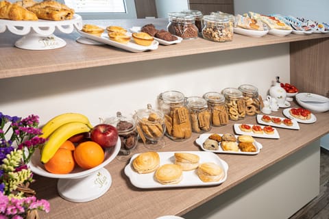 Free daily buffet breakfast