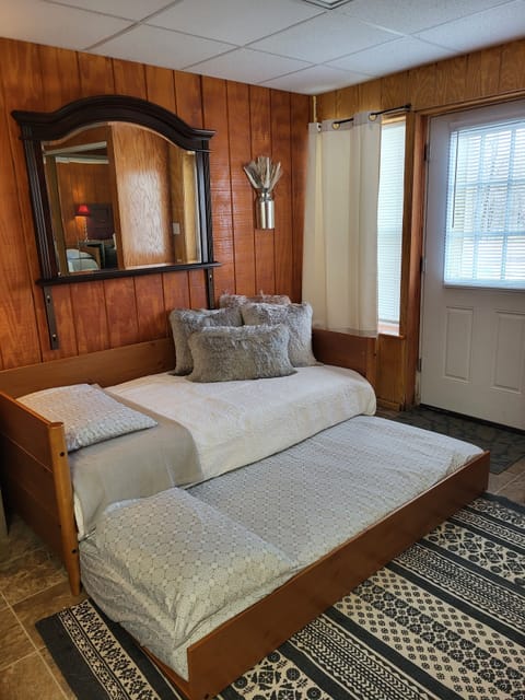 Twin sized daybed with trundle for more sleeping