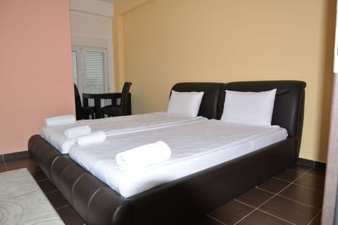 Classic Twin Room | Desk, soundproofing, iron/ironing board, free WiFi