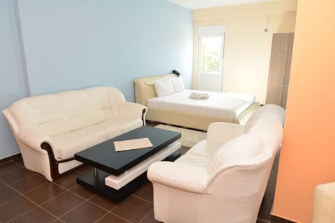 Honeymoon Double Room | Desk, soundproofing, iron/ironing board, free WiFi