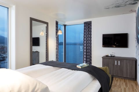 Superior Room, 1 Queen Bed | Desk, soundproofing, free cribs/infant beds, free WiFi