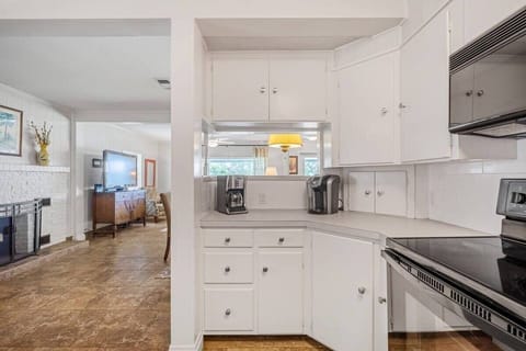 Standard and Keurig coffee pots.