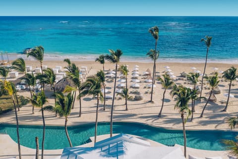 2 outdoor pools, pool umbrellas, sun loungers