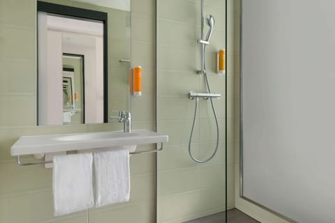 Shower, hair dryer, heated floors, towels