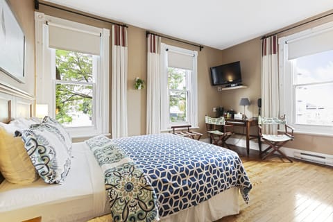 Standard Room, 1 Queen Bed | Premium bedding, iron/ironing board, cribs (surcharge), WiFi (free)