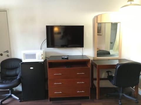 In-room safe, desk, laptop workspace, free WiFi