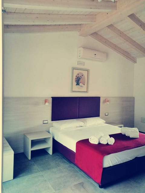 Family Room (Berchida) | Desk, soundproofing, free cribs/infant beds, rollaway beds