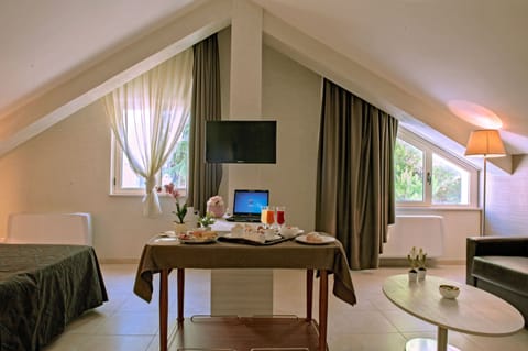 Room service - dining