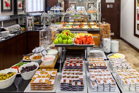 Free daily buffet breakfast