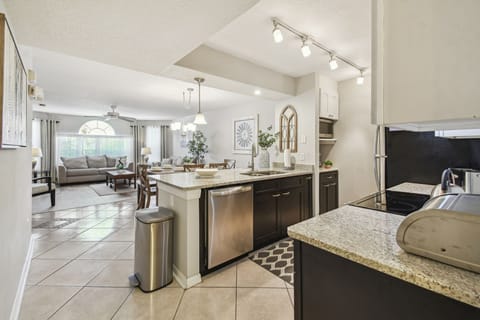 Near Disney - DISNEY MAGICAL ADVENTURE | 3 bedrooms, soundproofing, WiFi (free), individually furnished