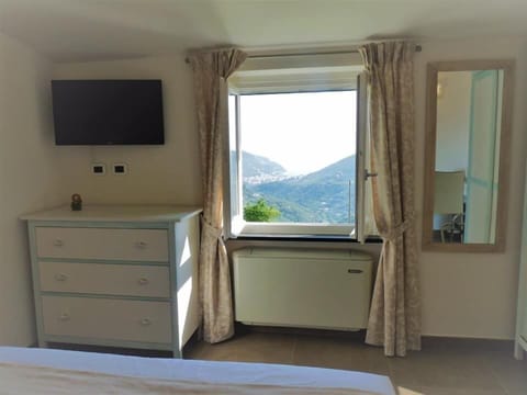 Double Room, Balcony, Sea View (Vernazza) | Free minibar items, in-room safe, individually decorated