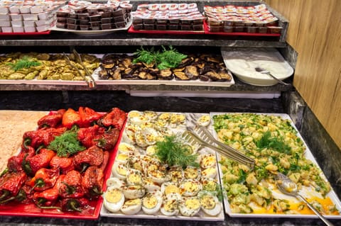 Free daily buffet breakfast
