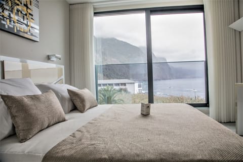 Double Room, 1 Double Bed, Partial Ocean View | Minibar, in-room safe, desk, laptop workspace