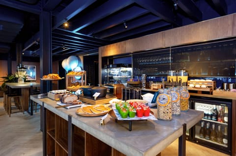 Daily buffet breakfast for a fee