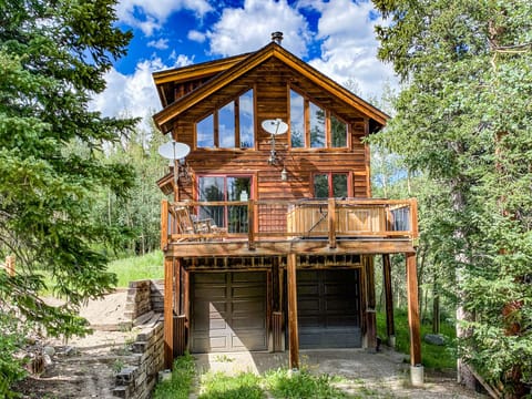 The home is surrounded by nature and emptiness on the one side of the property.