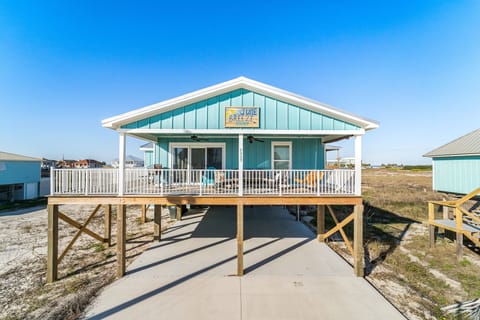 June Breeze- Gorgeous 4 Bedroom, 2 Bath