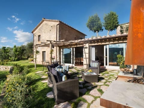 Outdoor living area/garden