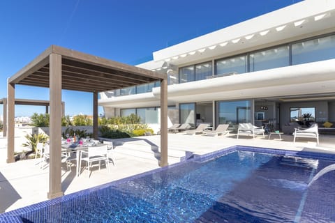 Swimming Pool Lounge