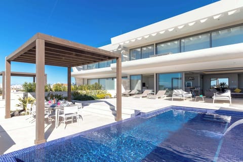 Swimming Pool Lounge