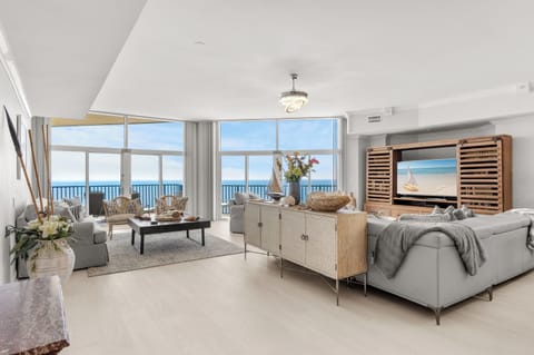 Welcome to Jade East 1950 Penthouse
