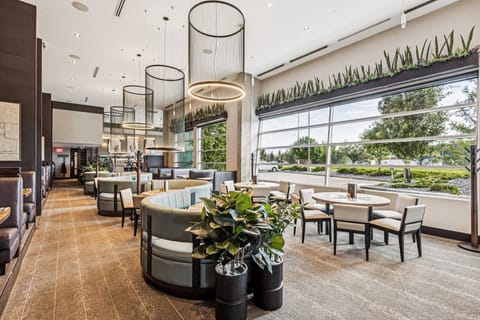 3 restaurants; breakfast, lunch, dinner, and brunch served