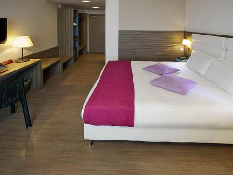 In-room safe, desk, laptop workspace, soundproofing