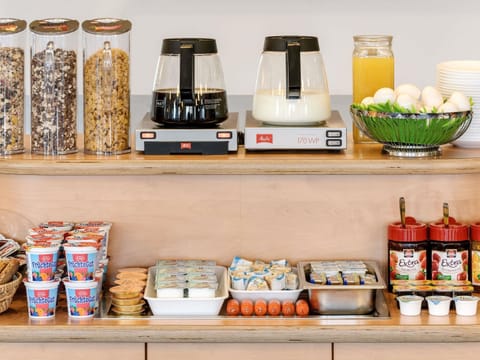Daily buffet breakfast for a fee