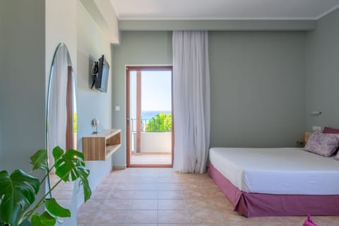 Comfort Double Room, Sea View | Individually furnished, laptop workspace, free WiFi, bed sheets