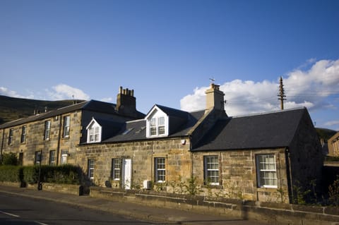 South facing traditional sandstone cottage in the picturesque small town of Dollar