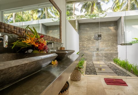 Beach Pool Villa | Bathroom | Shower, rainfall showerhead, free toiletries, hair dryer