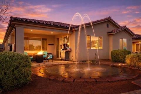  Covered patio with hot tub and private splash pad (open seasonally)