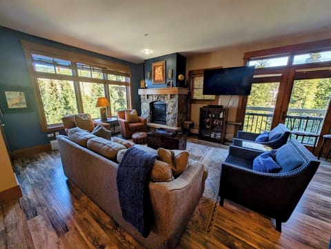 Stunning Vacation Condo at Lone Eagle