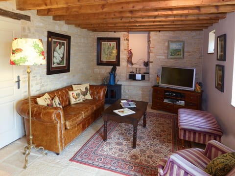 Comfortable, fully furnished lounge