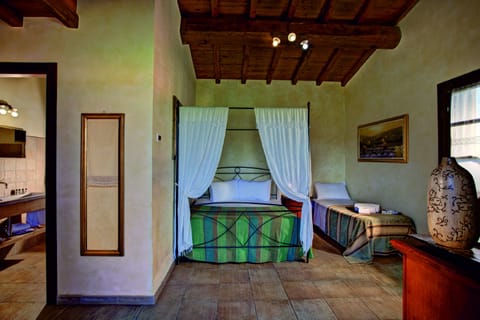 Triple Room | In-room safe, desk, soundproofing, cribs/infant beds