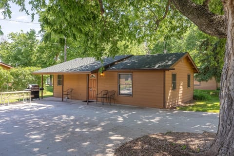 2 bedroom cottage