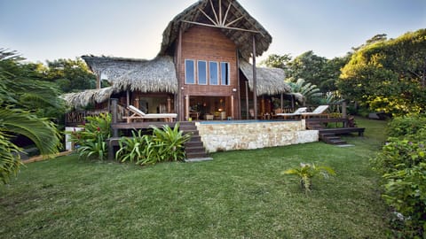Brisa del Mar. Balineese style 2 bedroom ocean front villa with private pool