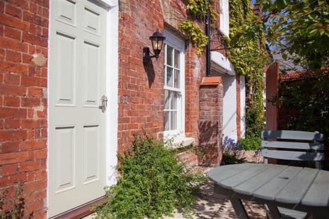 Neptune Cottage, Old Hunstanton: An immaculately presented traditional carrstone cottage