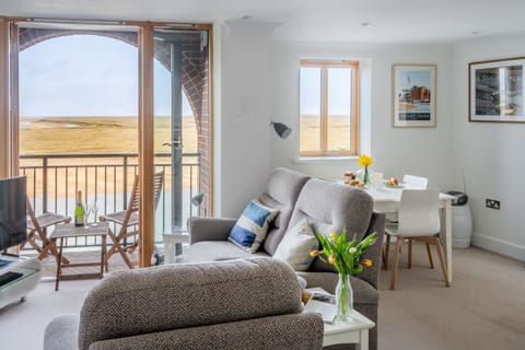 Quayside Lookout, Wells-next-the-Sea: Incredible views