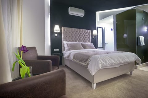 Deluxe Double Room | Hypo-allergenic bedding, desk, laptop workspace, free WiFi