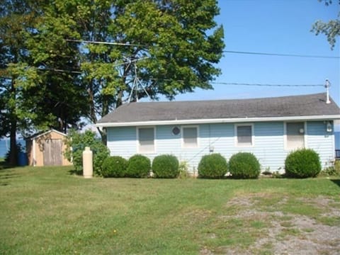 Roadside view of cottage