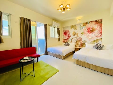 Design Quadruple Room | Blackout drapes, free WiFi, bed sheets