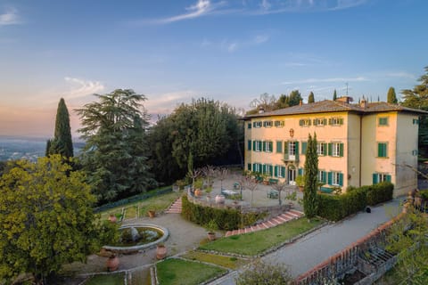 Villa Petrolo garden overview