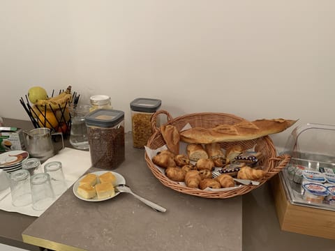 Daily continental breakfast (EUR 11 per person)